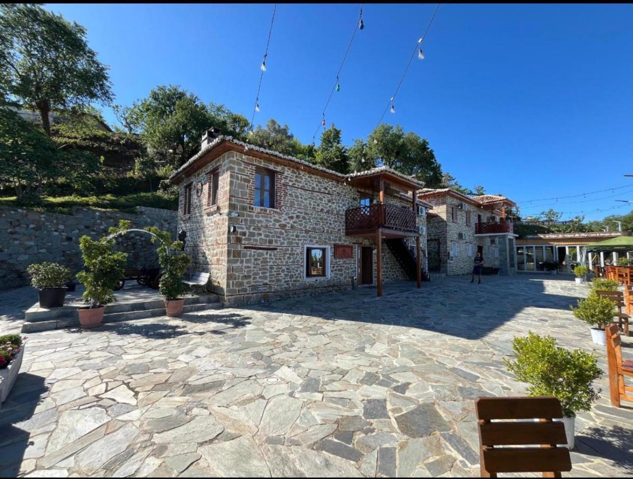 Keshtjella Xhabeqos Hotel Ljaknasi Exterior foto