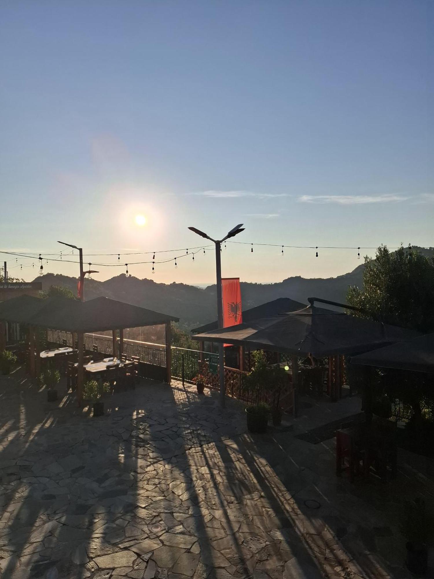 Keshtjella Xhabeqos Hotel Ljaknasi Exterior foto