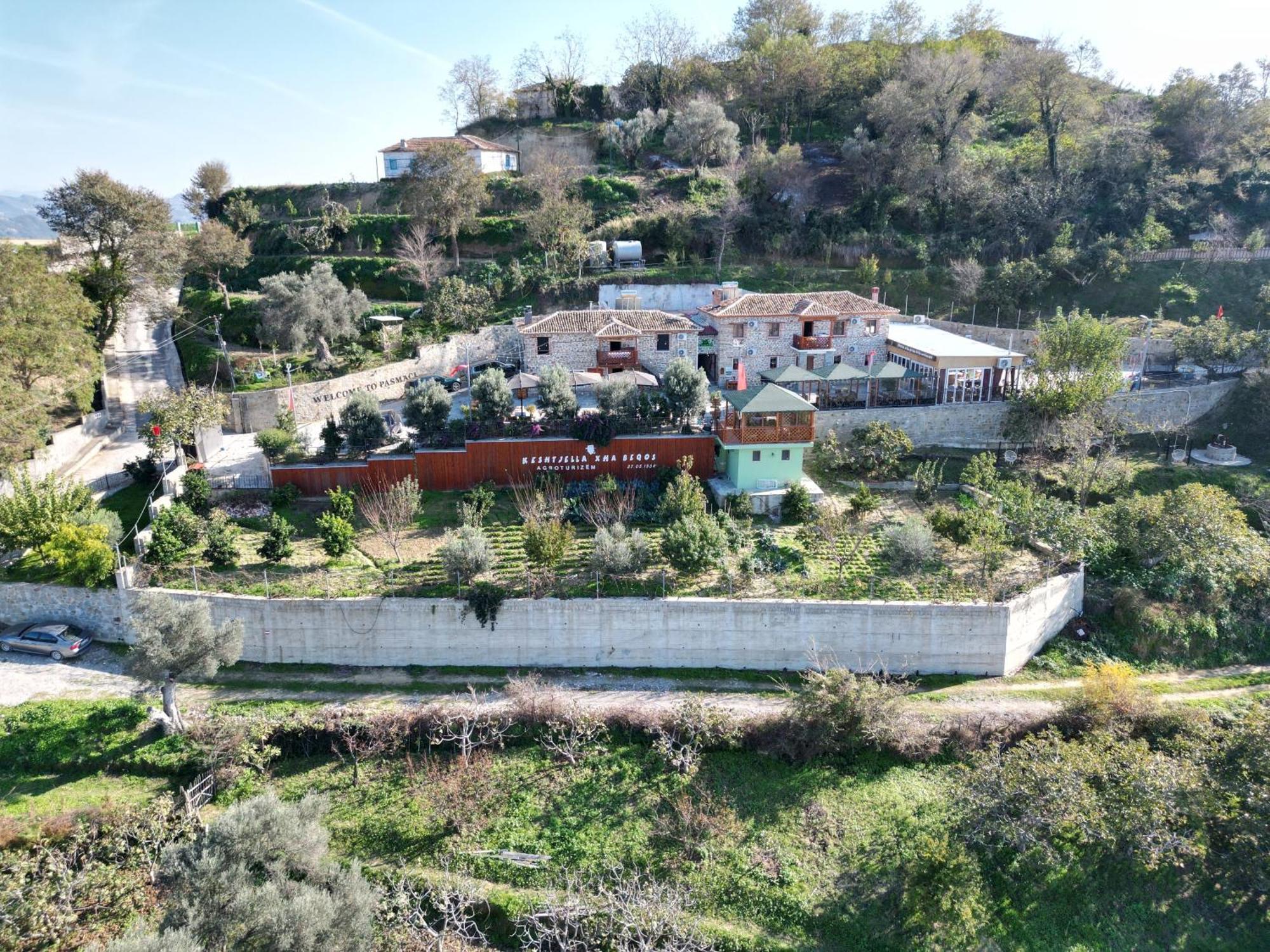 Keshtjella Xhabeqos Hotel Ljaknasi Exterior foto