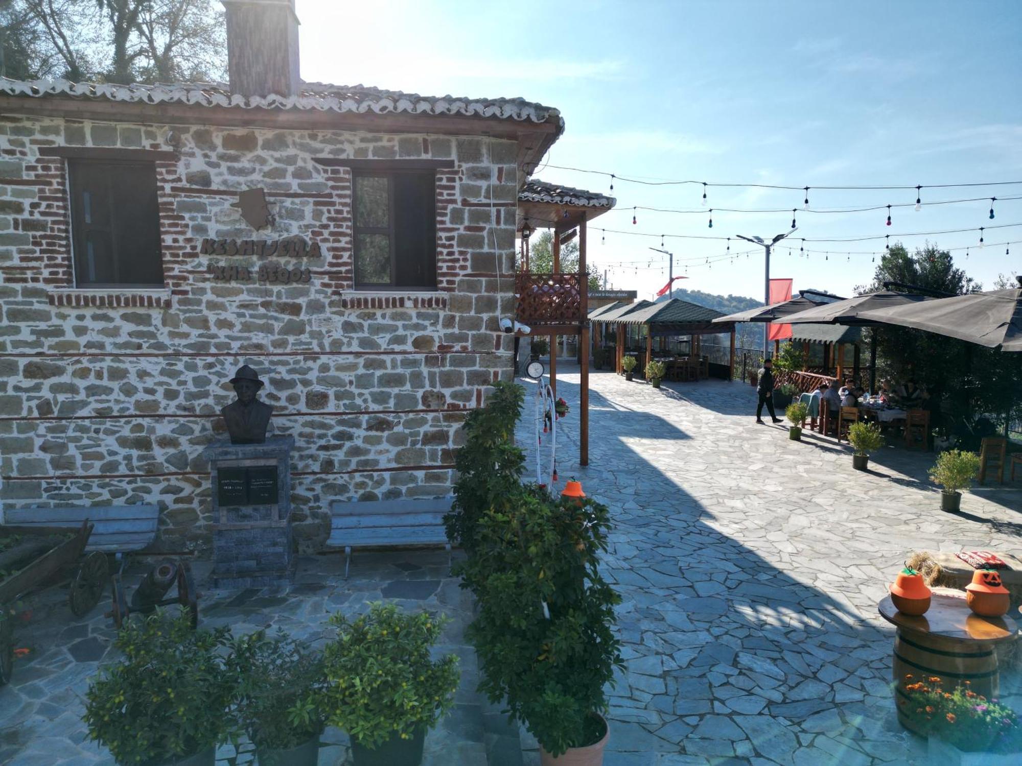 Keshtjella Xhabeqos Hotel Ljaknasi Exterior foto