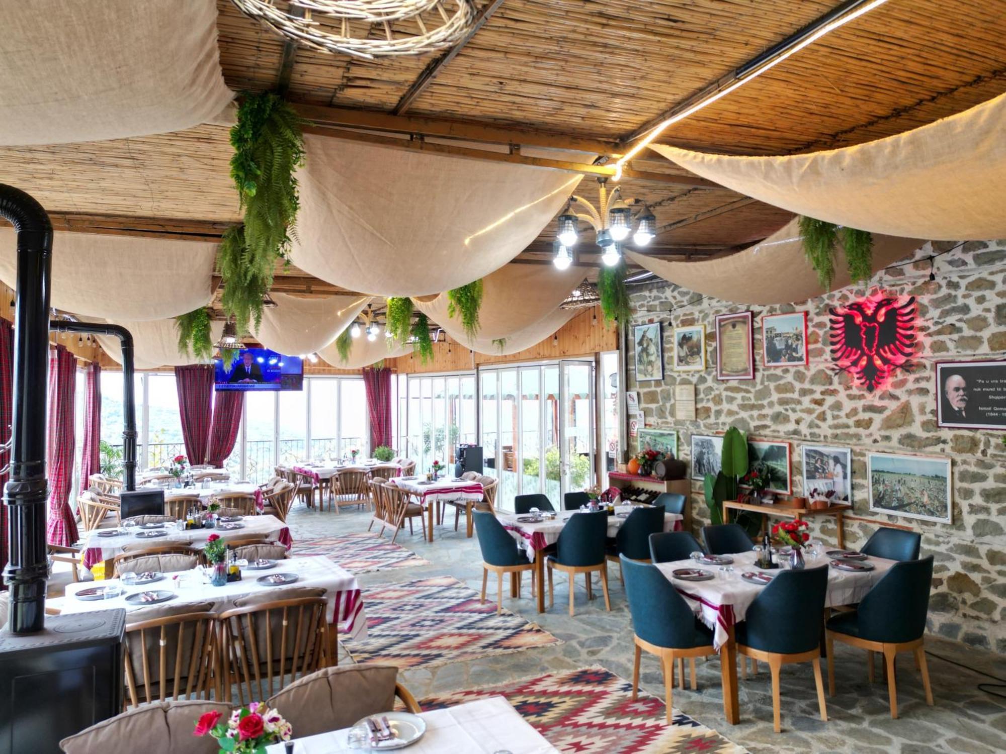 Keshtjella Xhabeqos Hotel Ljaknasi Exterior foto