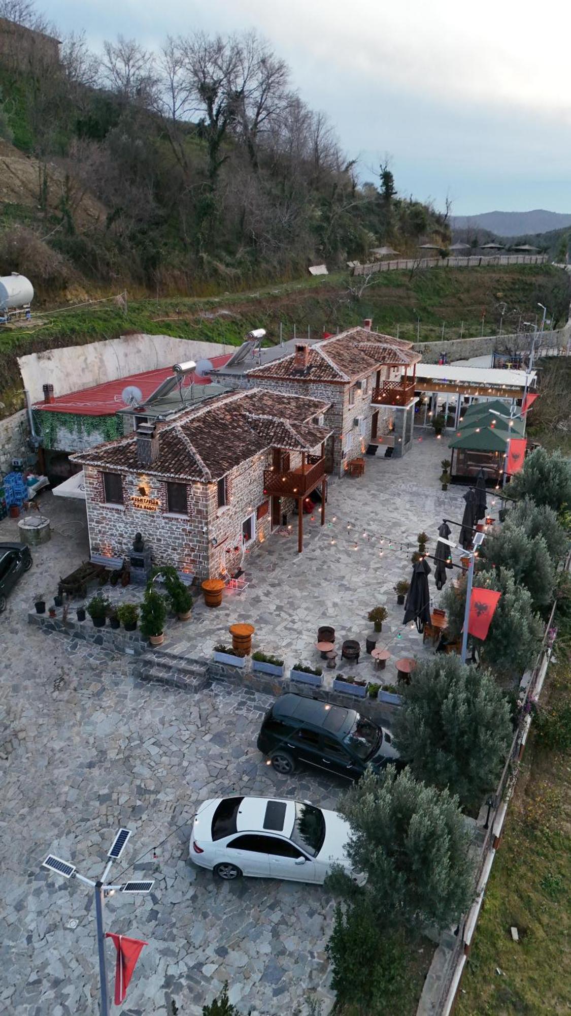 Keshtjella Xhabeqos Hotel Ljaknasi Exterior foto